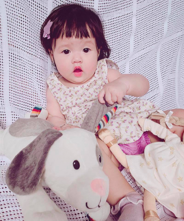Hoa hậu Đặng Thu Thảo lần đầu khoe ảnh con gái 6 tháng tuổi 1