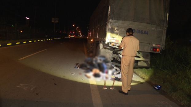 Vĩnh Long: Xe máy va chạm với xe tải, 2 người tử vong tại chỗ 0