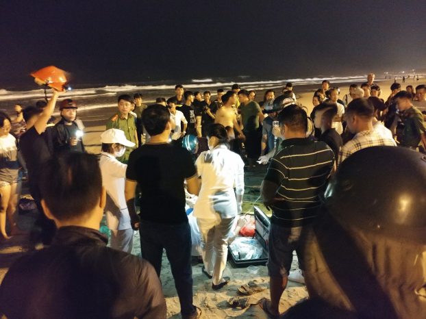 Huế: Hai du khách Hà Lan tử vong thương tâm khi tắm biển Lăng Cô 1