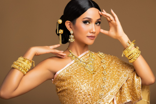 Hoa hậu H'Hen Niê xinh đẹp trong trang phục truyền thống của Thái Lan 5
