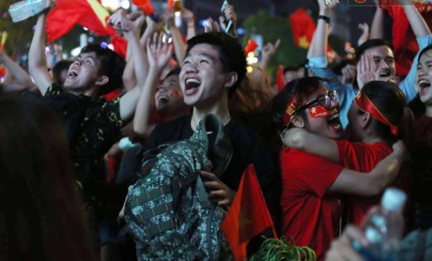 Hàng triệu người ăn mừng đội tuyển Việt Nam vào chung kết AFF Cup sau 10 năm chờ đợi 6