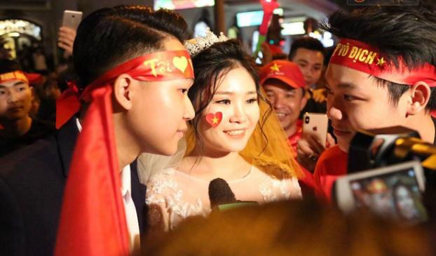 Hàng triệu người ăn mừng đội tuyển Việt Nam vào chung kết AFF Cup sau 10 năm chờ đợi 7