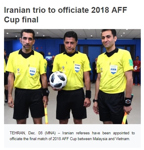   Trọng tài Alireza Faghani (giữa) và hai cộng sự đồng hương sẽ điều hành trận chung kết lượt về AFF Cup giữa Việt Nam vs Malaysia.  