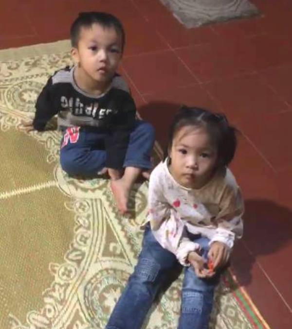   Hai bé bị mẹ bỏ rơi tại chùa Đồng Ninh 1.  
