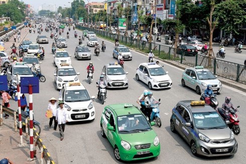   Taxi Hà Nội sắp phải lựa chọn 1 trong 3 màu áo: trắng, xanh, ghi bạc.  