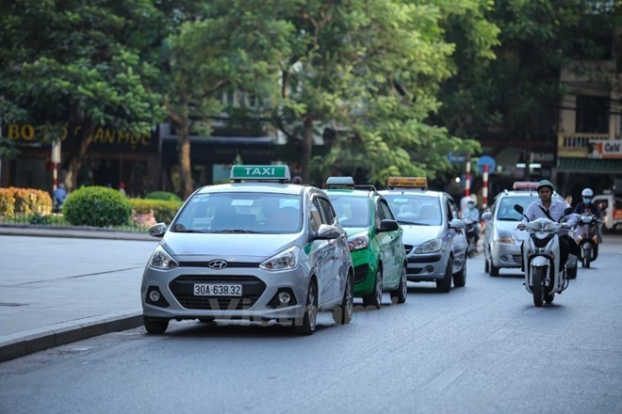   Hà Nội phân vùng hoạt động taxi tránh tình trạng tranh khách.  