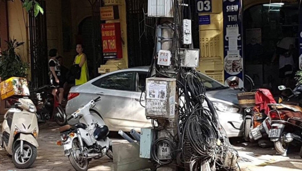 Hà Nội: Học sinh lái ôtô gây tai nạn liên hoàn 0