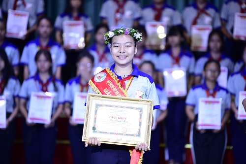 Thành tích ‘khủng’ của nữ sinh lớp 8 được vinh danh Công dân trẻ tiêu biểu TP. HCM 2018 1
