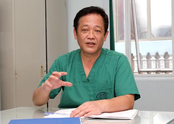   GS.BS Trần Thiết Sơn - Trưởng khoa Thẩm mỹ tạo hình bệnh viện Xanh - Pon.  