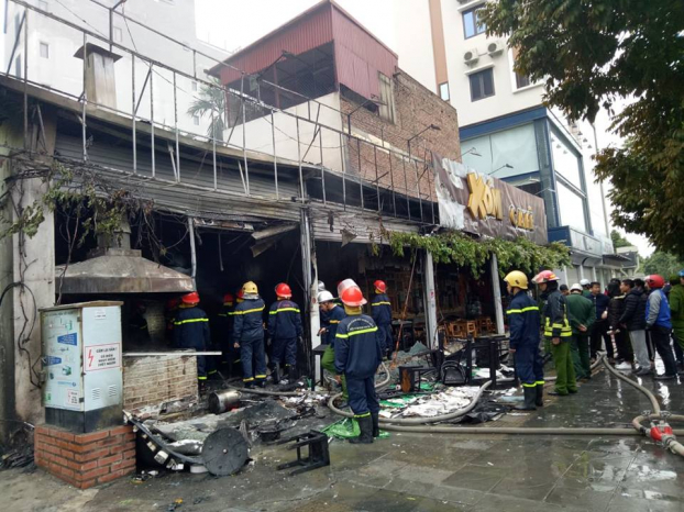 Hà Nội: Hiện trường quán ăn, cafe bị thiêu rụi sau vụ cháy dữ dội tại Nguyễn Văn Huyên 5
