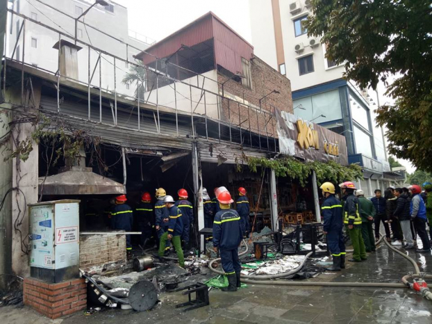 Hà Nội: Hiện trường quán ăn, cafe bị thiêu rụi sau vụ cháy dữ dội tại Nguyễn Văn Huyên 3