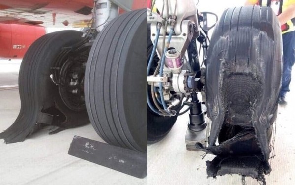   Lốp của máy bay bị bục.  