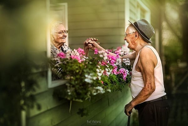 Bộ ảnh tuyệt đẹp về tình yêu giữa những cặp vợ chồng già cùng nắm ...