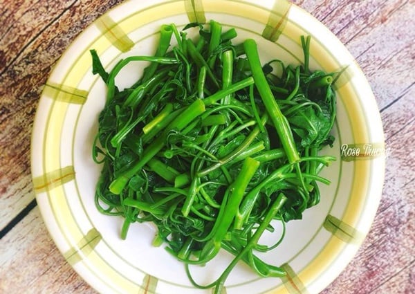 rau muong luoc
