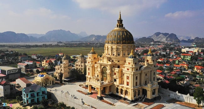 choang-ngop-truoc-dam-cuoi-khung-trong-lau-dai-dat-vang-o-ninh-binh-thuc-don-toan-mon-ben-ben-dspl-7