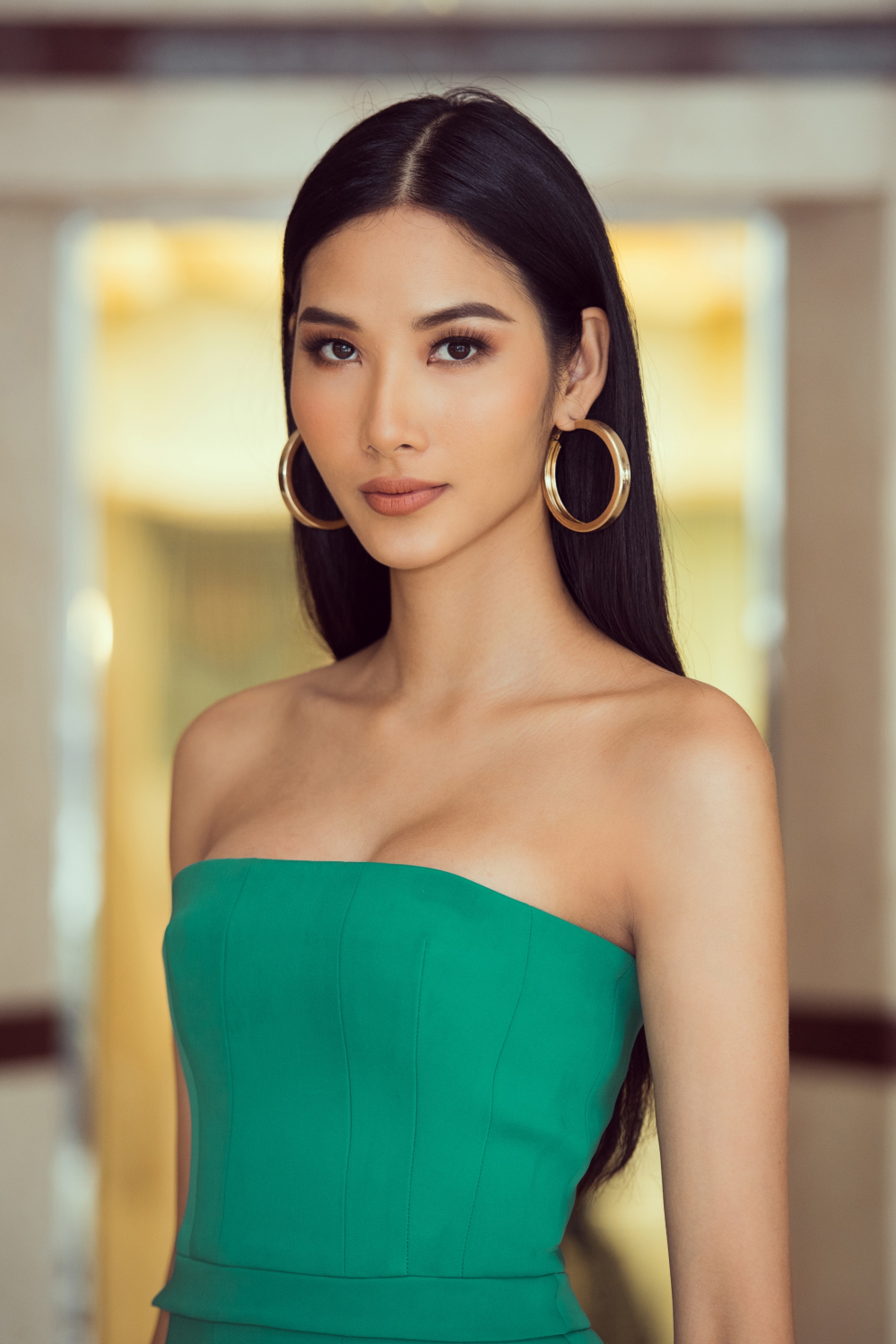 a_hau_hoang_thuy_28__kwzi
