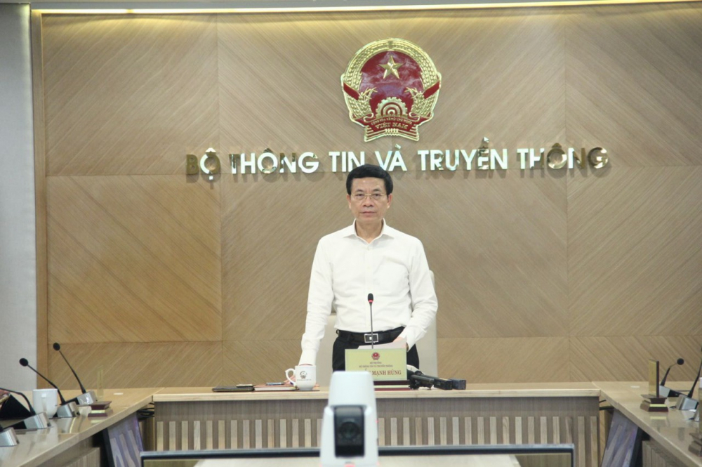 Bo truong Nguyen Manh Hung