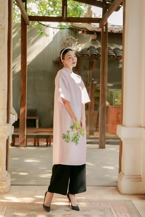 Thanh Hang dien ao dai 7