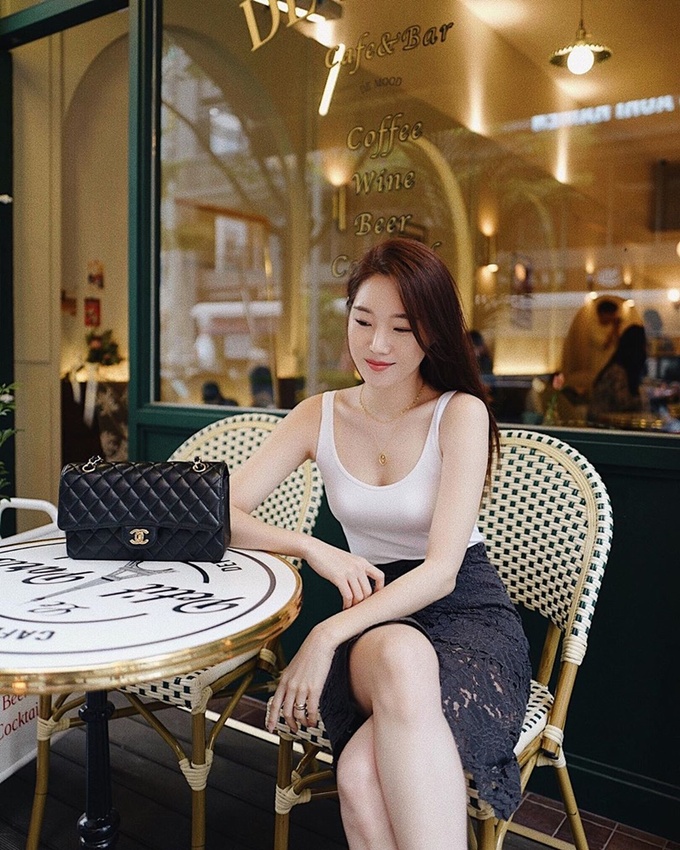 Cách phối đồ với áo tank top đơn giản chuẩn fashionta