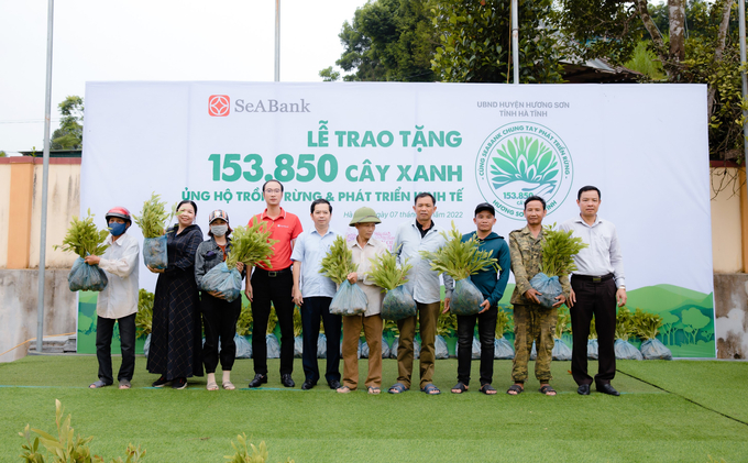 SeABank trao tang gan 154.000 cay xanh