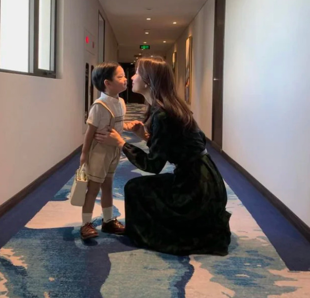 Cuộc sống của gia đình Hoa hậu Đặng Thu Thảo và những khoảnh khắc hạnh phúc đẹp nao lòng
