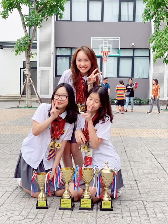3 nữ sinh Hà Nội giành 9 Huy chương tại VCK World Scholar’s Cup 2022