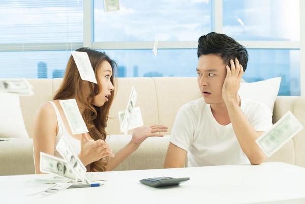 64% cặp vợ chồng không tương thích về tài chính, dăm ba bữa lại cãi nhau về tiền nong