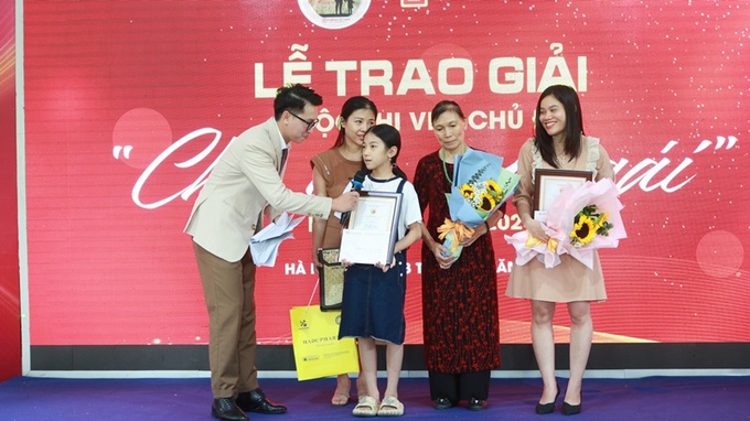 Sao mai Trần Thu Hường “ru” cảm xúc trong lễ trao giải cuộc thi “Cha và con gái”