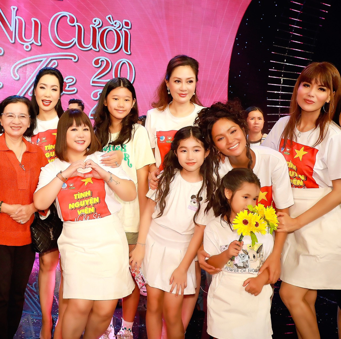 Á hậu Băng Châu cùng dàn sao 7x gây quỹ 835 triệu đồng giúp trẻ khó khăn tại Ninh Thuận