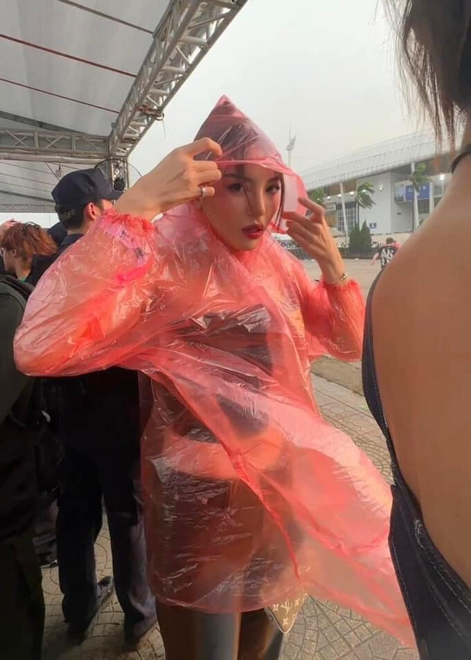 Dàn sao Việt đội mưa, quẩy tới bến trong đêm diễn của Blackpink
