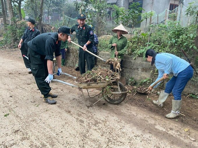 CSCĐ Tuyên Quang hành quân dã ngoại, giúp dân dựng nhà, làm đường