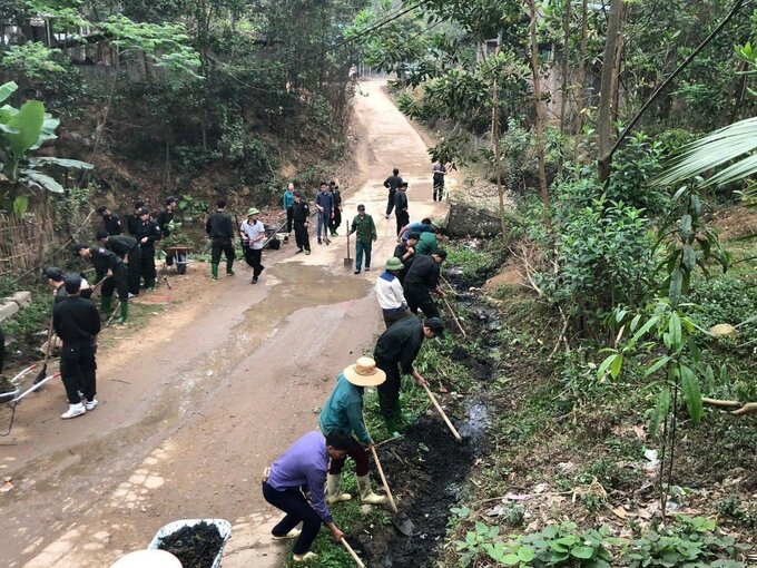 CSCĐ Tuyên Quang hành quân dã ngoại, giúp dân dựng nhà, làm đường