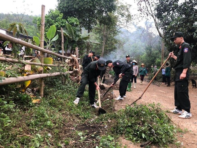 CSCĐ Tuyên Quang hành quân dã ngoại, giúp dân dựng nhà, làm đường