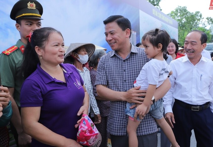 Làng chài lên cạn