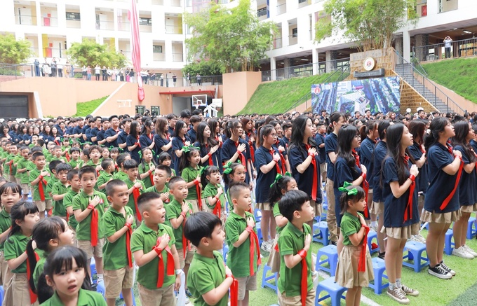 Bộ GD&ĐT tặng bằng khen cho “Dự án đưa tiếng Anh lên Mèo Vạc” của trường Marie Curie