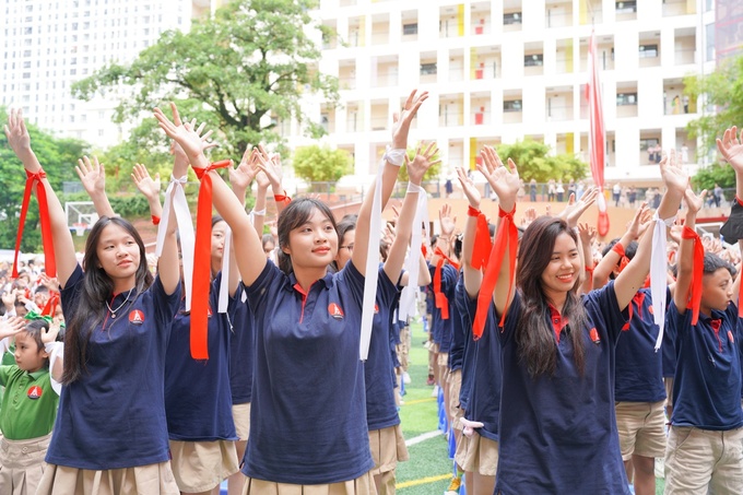 Bộ GD&ĐT tặng bằng khen cho “Dự án đưa tiếng Anh lên Mèo Vạc” của trường Marie Curie