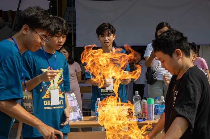 Khám phá khoa học diệu kỳ cùng các Amsers