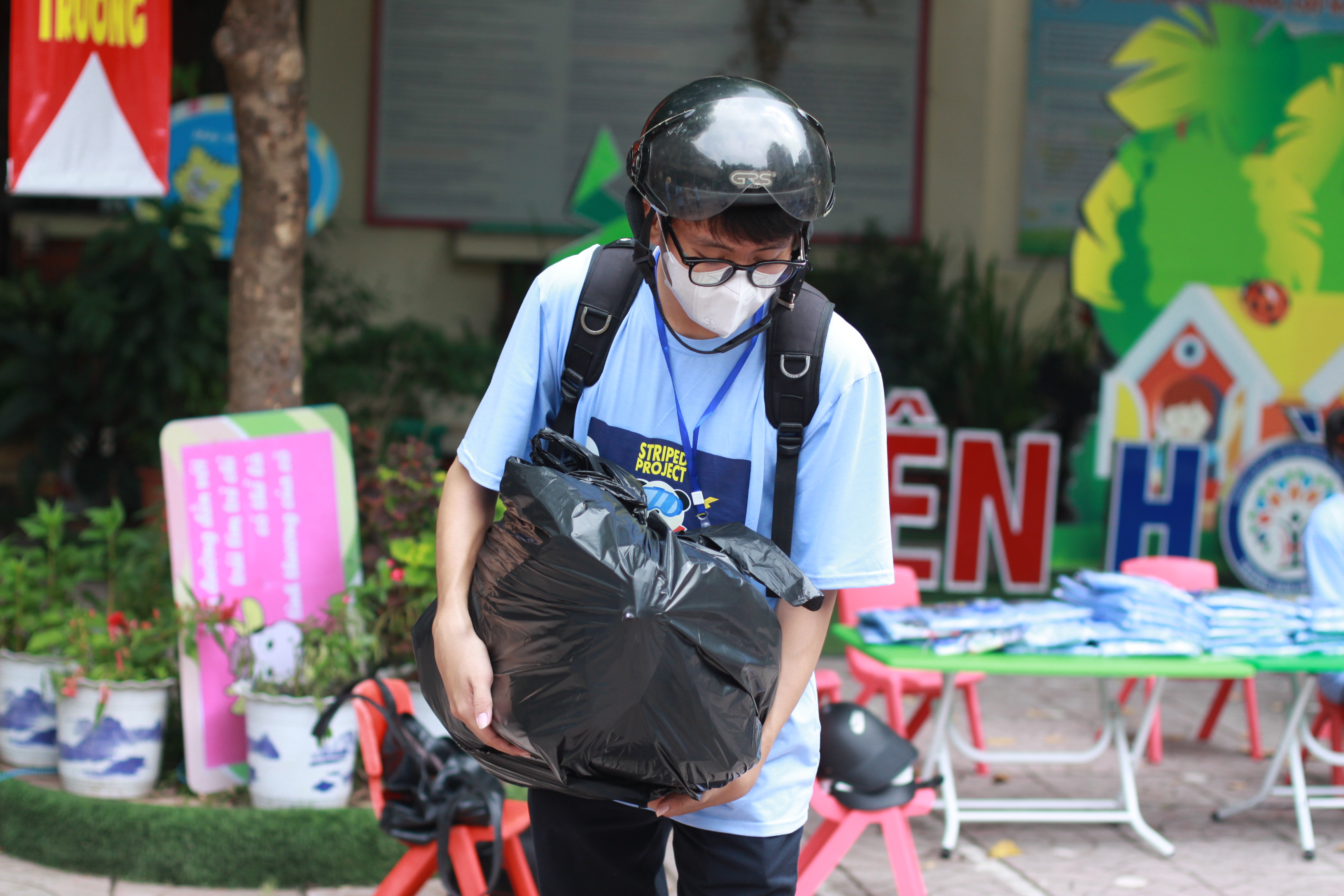 Học sinh Hà Nội thu gom hơn 2 tấn giấy, 12.000 bộ quần áo đem tái chế