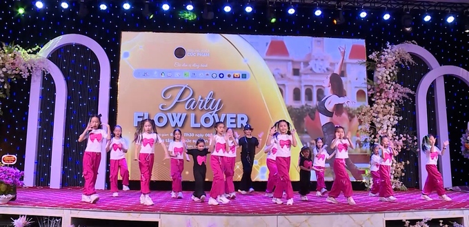 Hơn 300 học viên lan tỏa vẻ đẹp Yoga qua chương trình “Party Flow Lovers”