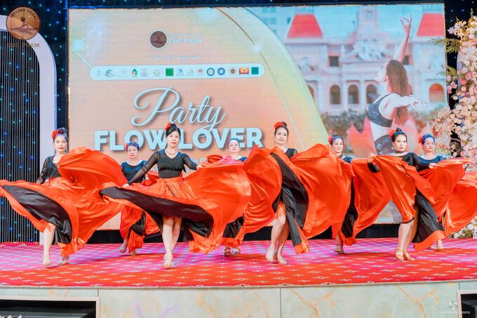 Hơn 300 học viên lan tỏa vẻ đẹp Yoga qua chương trình “Party Flow Lovers”