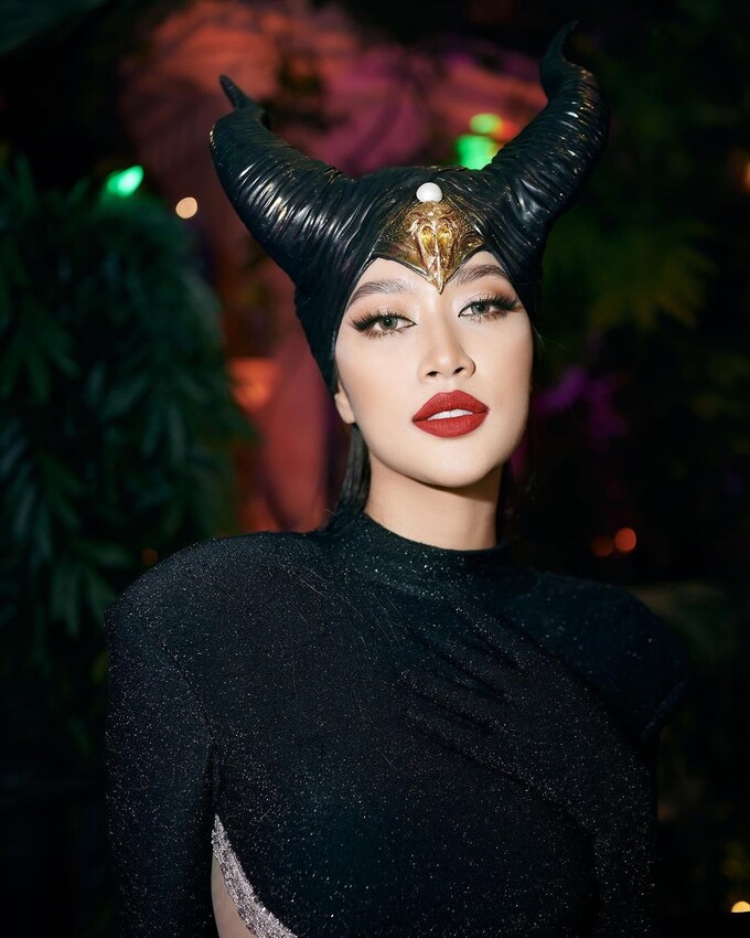 Sao Việt hoá trang Halloween: Lý Nhã Kỳ thành Megan Fox; Thiên Ân hoá tiên hắc ám