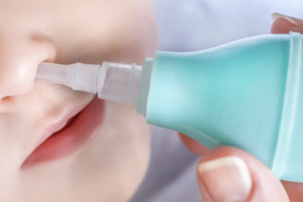 Sai lầm cần tránh khi chăm sóc trẻ sổ mũi tại nhà