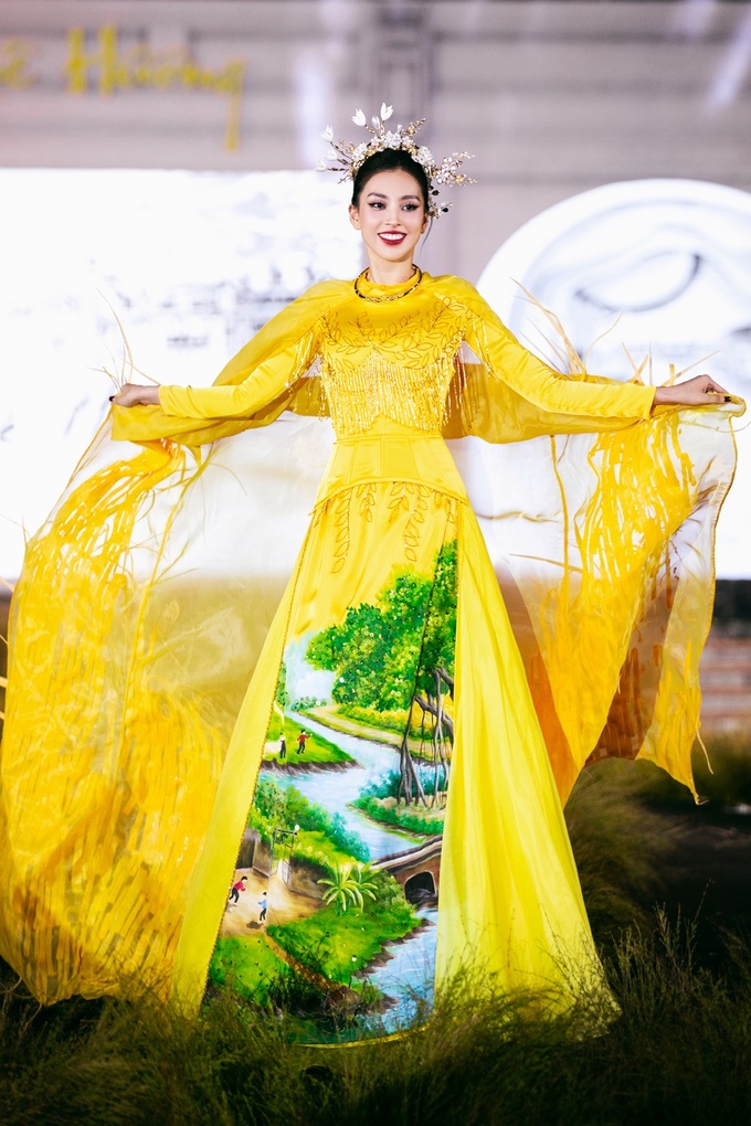 Mẫu nhí Hồng Lam lộng lẫy bên Hoa hậu Tiểu Vy, Bảo Ngọc