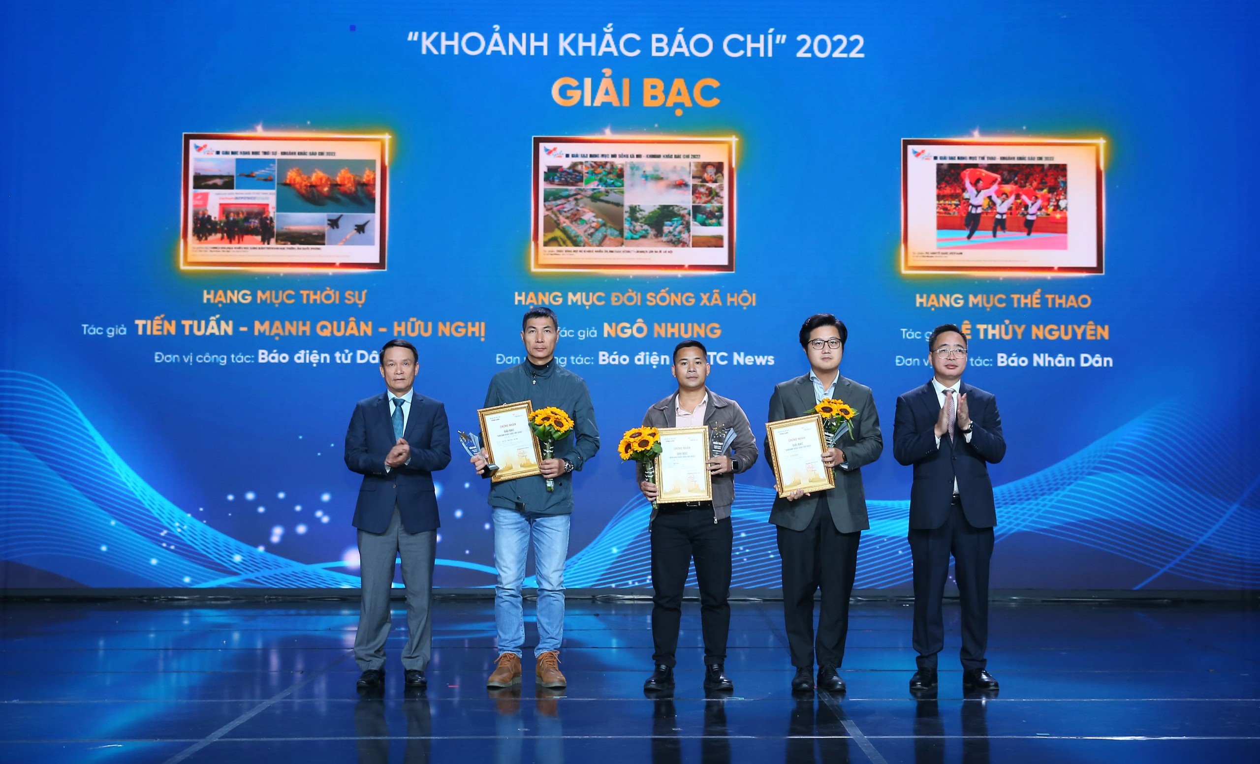 Lễ trao giải “Khoảnh khắc báo chí 2022”: Tôn vinh bản lĩnh dấn thân, lan toả sức sáng tạo