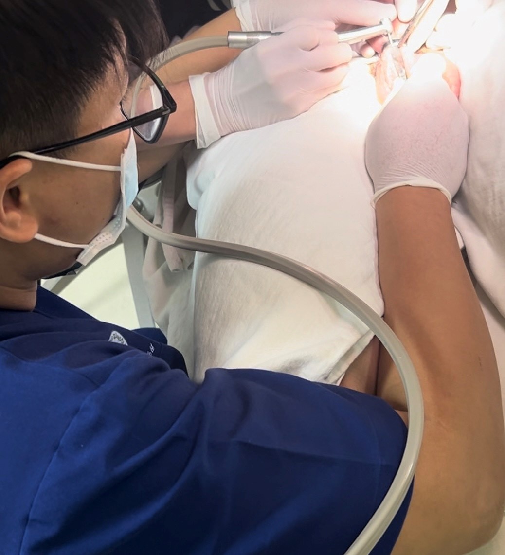 Thiếu niên 16 tuổi nhập viện khẩn cấp do đeo vòng nhẫn tự sướng