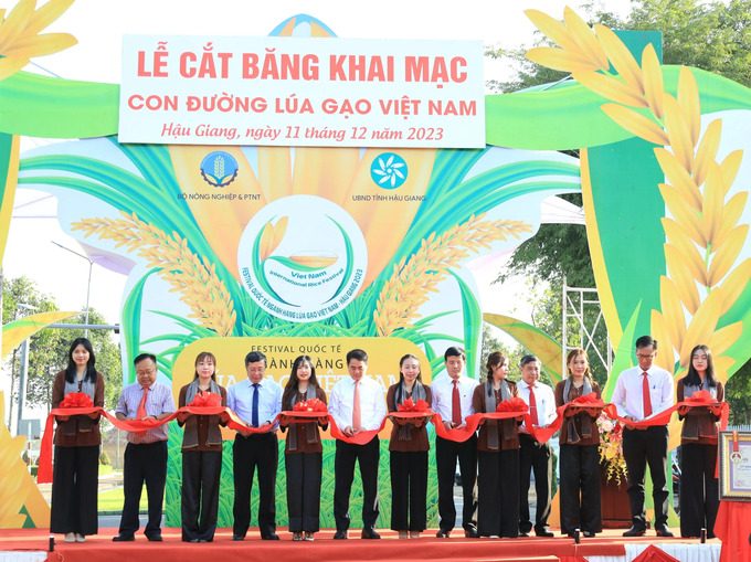 Hậu Giang xác lập 2 kỷ lục mới tại Festival Quốc tế ngành hàng Lúa gạo Việt Nam