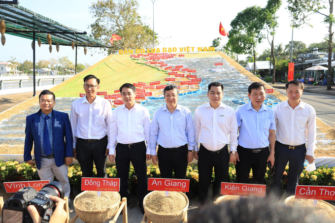 Hậu Giang xác lập 2 kỷ lục mới tại Festival Quốc tế ngành hàng Lúa gạo Việt Nam