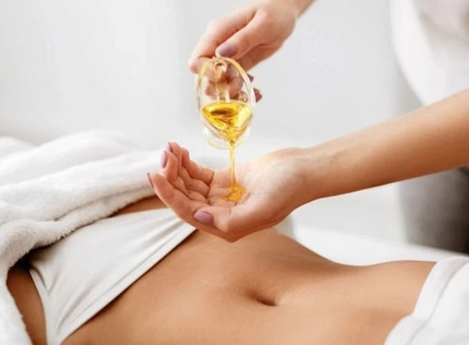 Bôi dầu vào rốn để giảm cân: Chiêu trò thiếu kiểm chứng của các TikToker