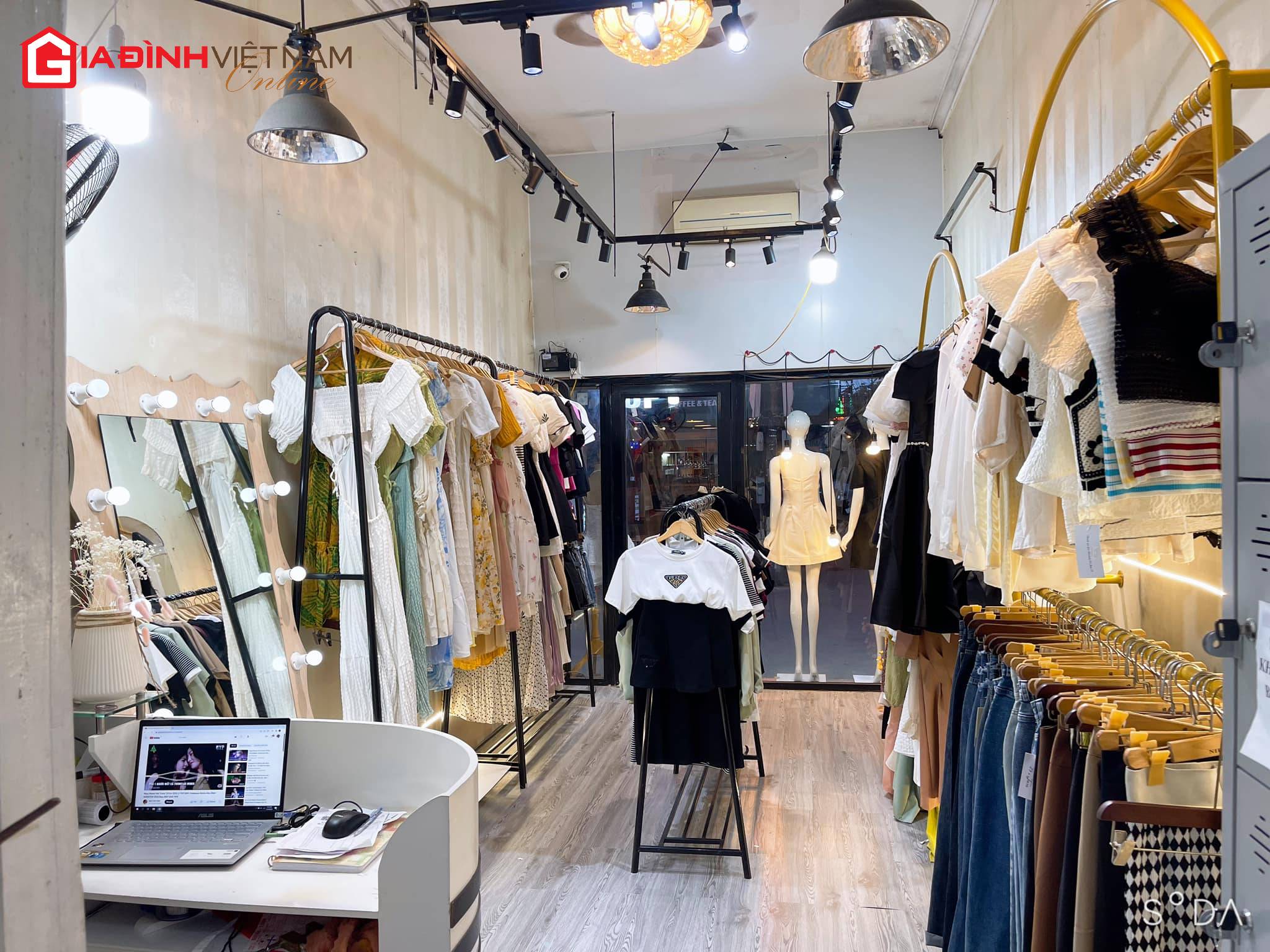 Chủ shop quần áo điêu đứng vì mùa đông không lạnh