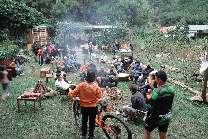 Gần 100 người yêu xe đạp trải nghiệm Bike Camping giữa thời tiết 10 độ C